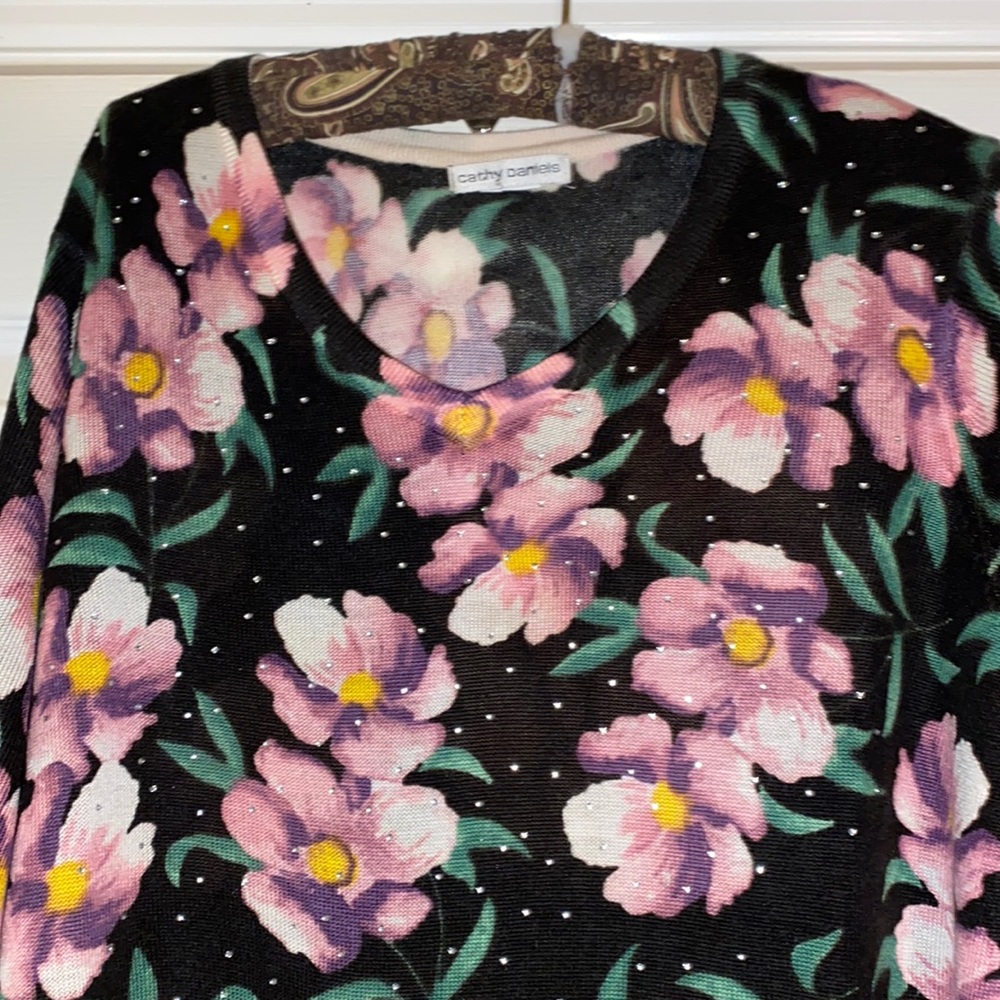 Festive Long Sleeve V Neck Knit Sweater pink Green silver Size Med